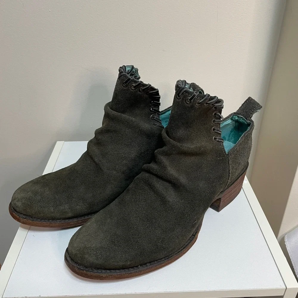 Corral Boots Dark Green Suede Distressed Ankle Booties Cutout Lace Up‎ Heel Sz 8